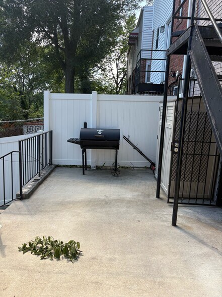 Building Photo - 5033 E Capitol St SE