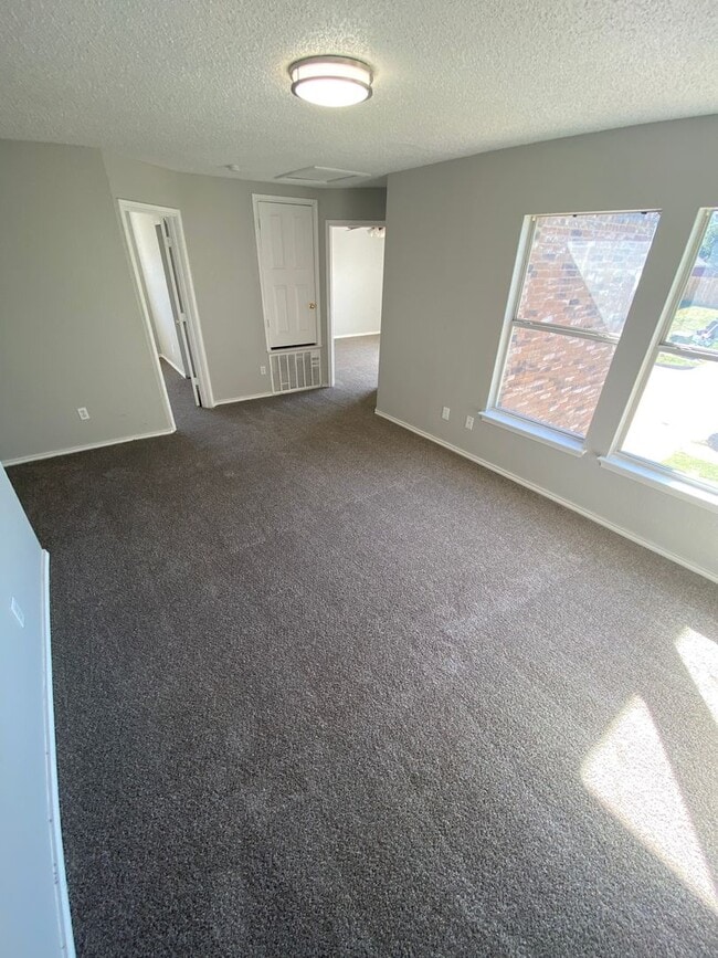 Building Photo - 1220 Crabtree Ct