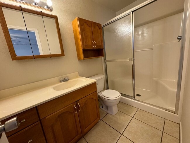 Building Photo - Gorgeous 3 bedroom 2 bathroom home