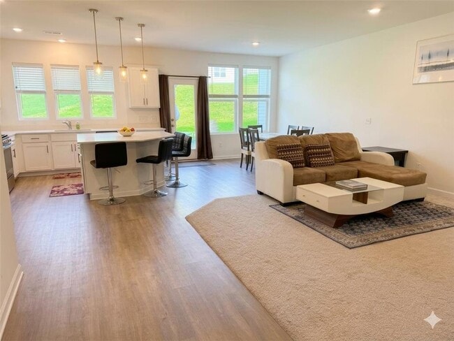 Building Photo - 6285 Larkspur Ln