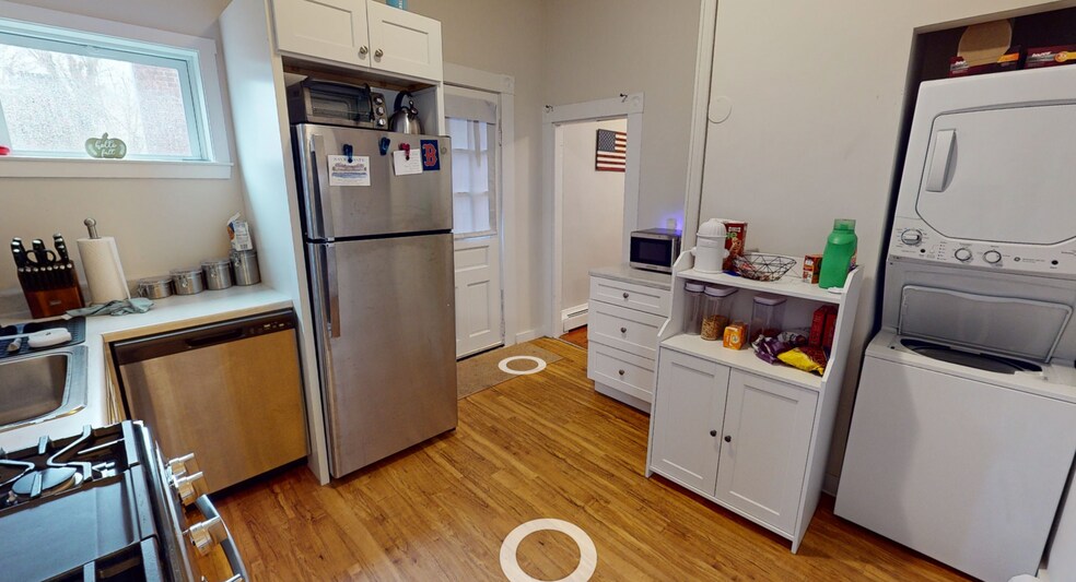 Building Photo - 224 Banks St