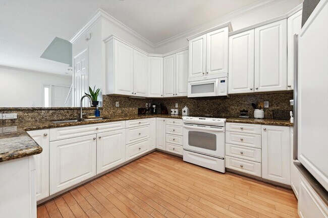 Building Photo - 1416 NE 4th Ct