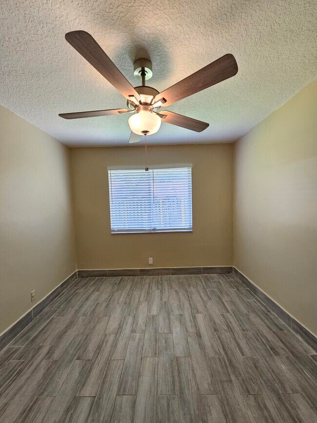 Building Photo - 4859 Orleans Ct