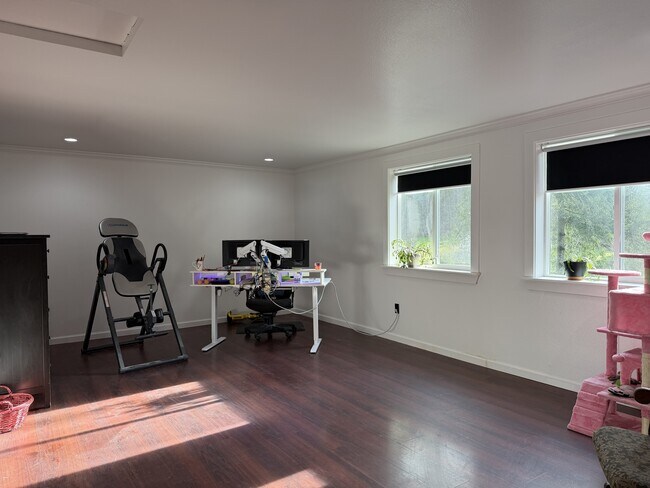 Building Photo - 1310 SE Fireweed Rd