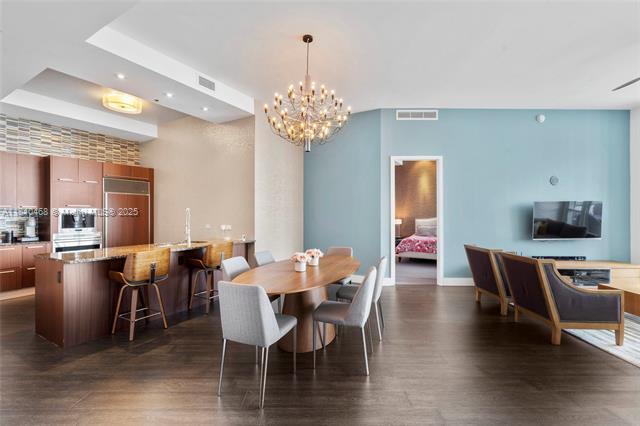 Building Photo - 16001 Collins Ave