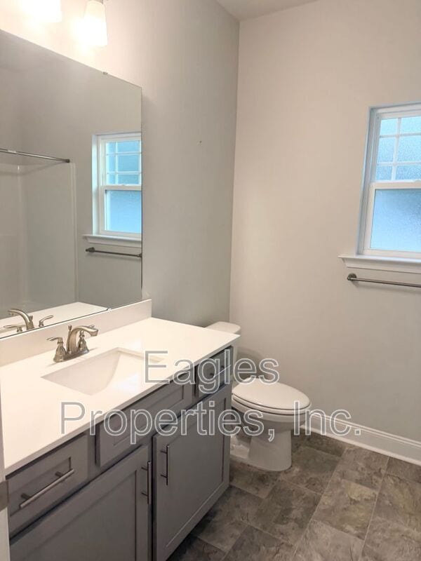 Building Photo - 208 Bay Hill Dr