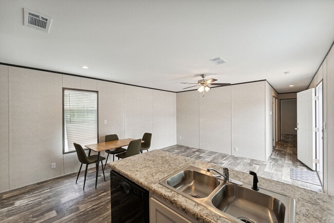 Building Photo - 17 Bradley Ln