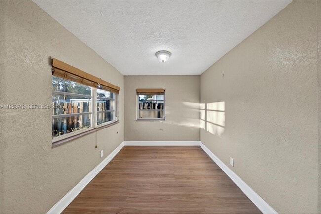 Building Photo - 5265 NE 1st Terrace