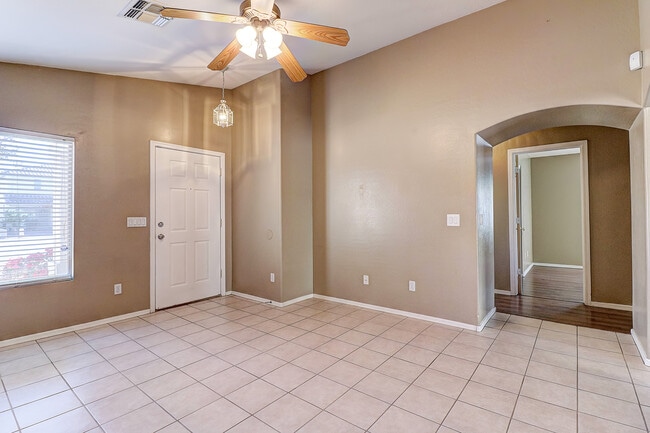 Building Photo - 12060 W Dahlia Dr