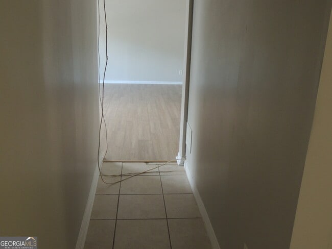 Building Photo - 450 MacLand Dr