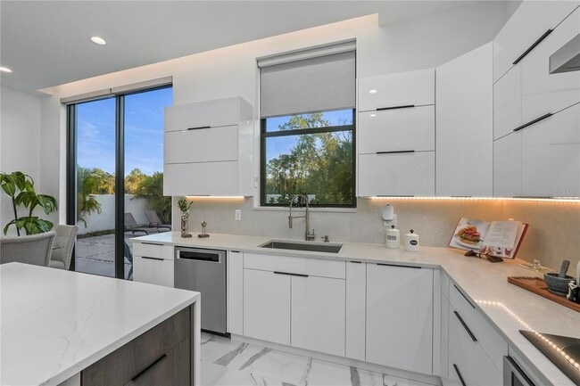 Building Photo - 7608 Antilla St