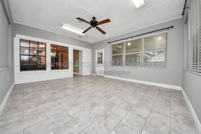 Building Photo - 15818 Sweetwater Creek Dr