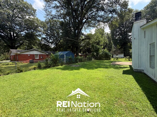 Building Photo - Charming 3BR/2BA East Memphis Home | 1,795 Sq Ft, Hardwood Floors & Fireplace