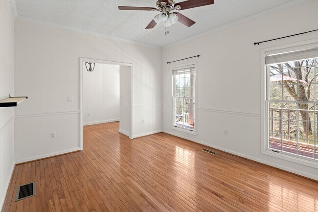 Building Photo - Spacious Cape Cod-Style Home in South Ashe...