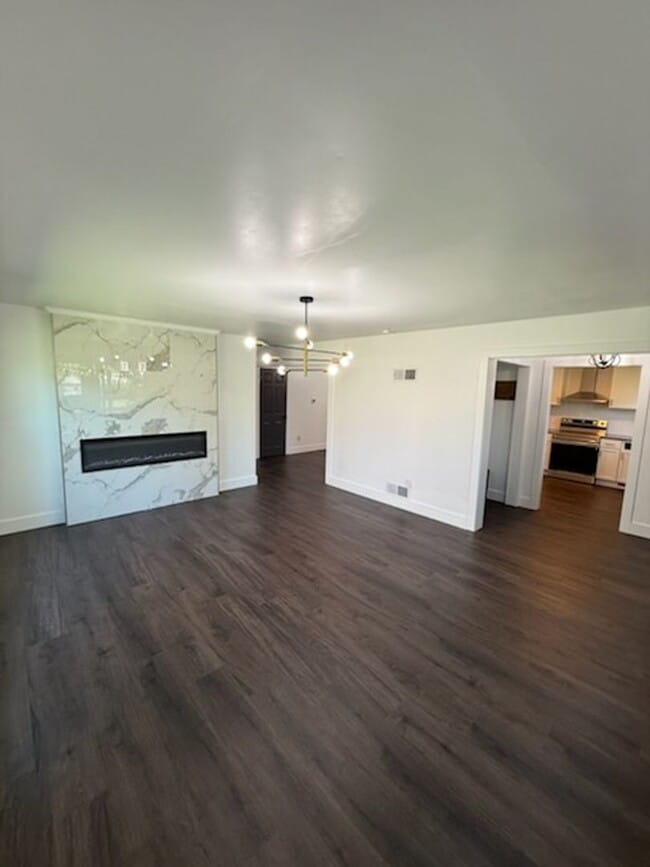 Building Photo - 135 Grandview Ave