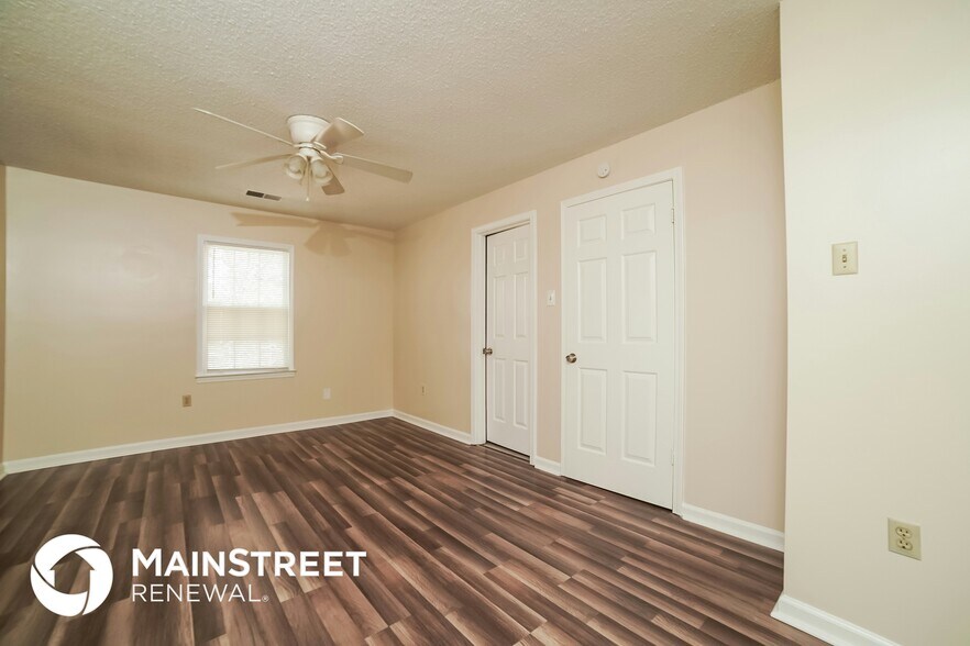 Building Photo - 2834 Lanthorn Dr