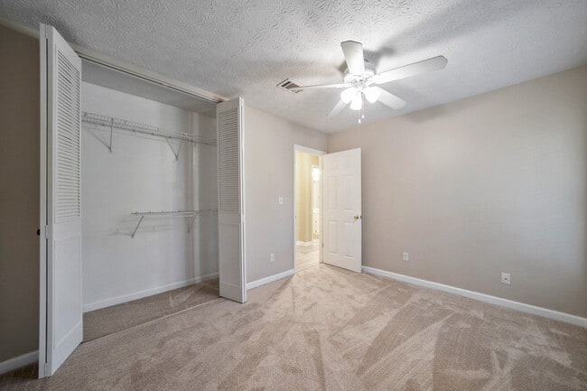 Building Photo - 170 Cedar Trce