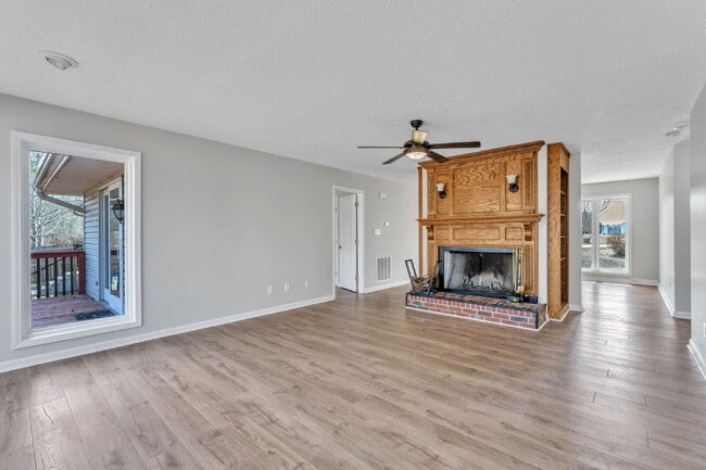 Building Photo - 3BR / 2BA Off-Grid Luxury Living with Large Fenced Lot and Solar Power $2297/mo rent