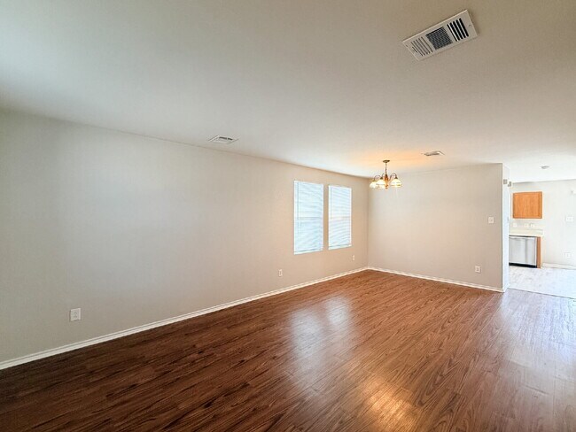 Building Photo - 2 Story - 4 Bed, 2.5 Bath Home in Crowley