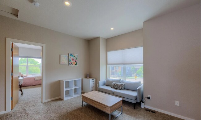Building Photo - AMAZING LOCATION 5 Bed 4 Bath Home in Loui...