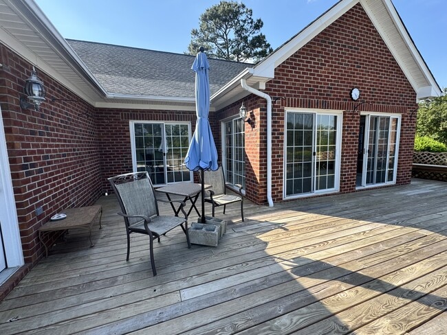 Building Photo - 513 Alexis Dr