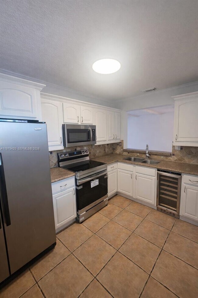 Building Photo - 15761 SW 137th Ave