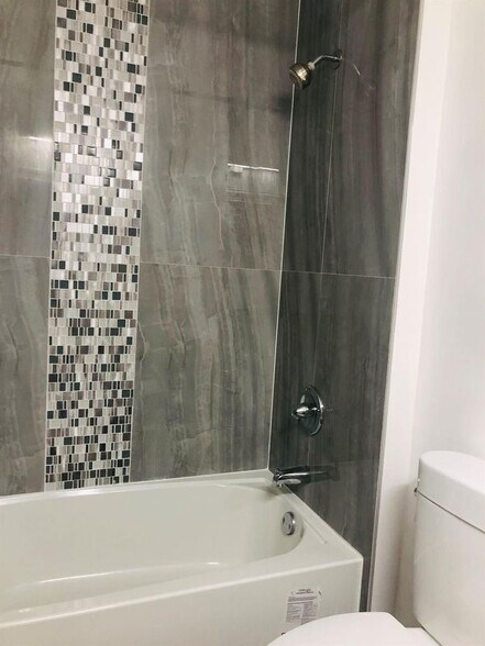 Building Photo - 13618 51st Pl N