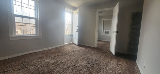 Building Photo - Cozy One Bedroom/One Bath Home