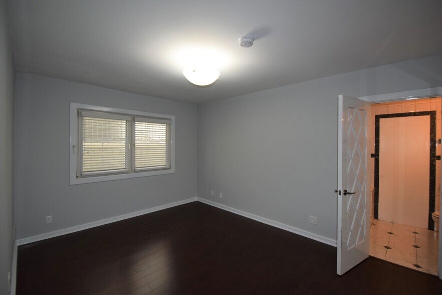 Building Photo - 11204 Peach Grove St