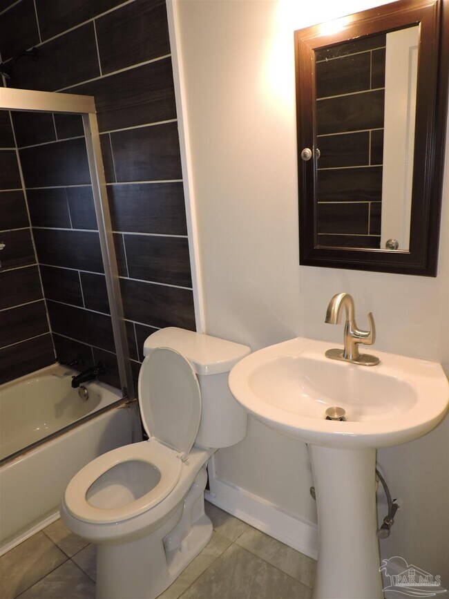 Building Photo - 916 E Hatton St