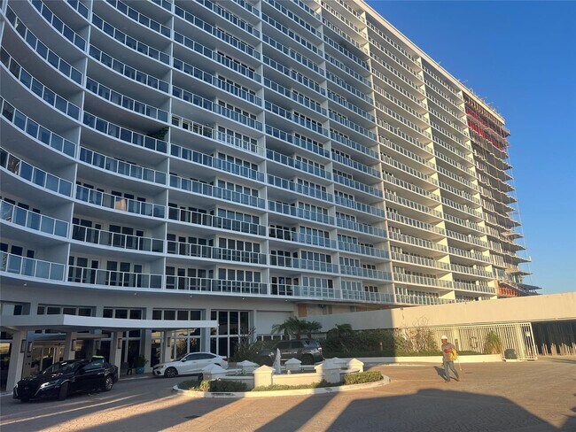 Building Photo - 4100 Galt Ocean Dr