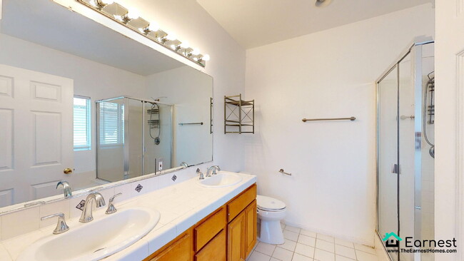 Building Photo - Bright & Stylish 4BR Townhouse with Privat...