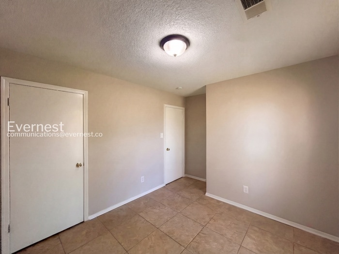 Building Photo - 6585 Fairwood Cove