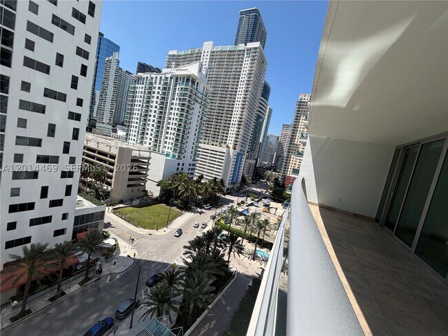 Building Photo - 1331 Brickell Bay Dr