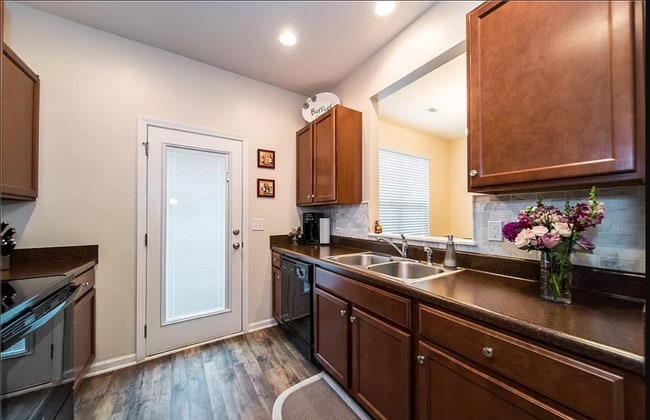 Building Photo - 2411 Hartfield Cir