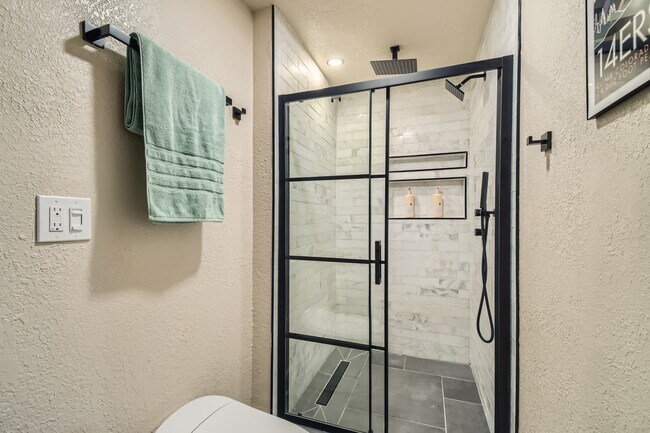 Building Photo - 5236 Malta St