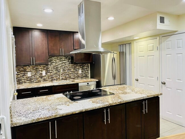 Building Photo - 125 Connemara Way