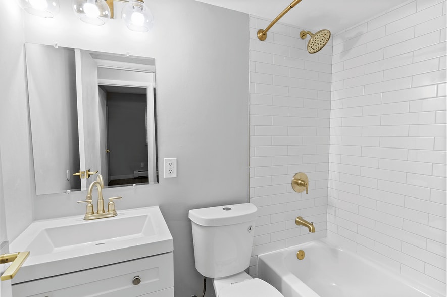 Upgraded Bathrooms - The Courtyard of Oakley