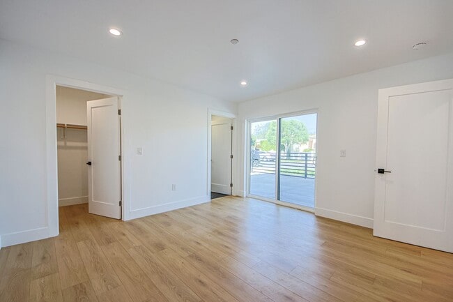 Building Photo - 2851 S Victoria Ave