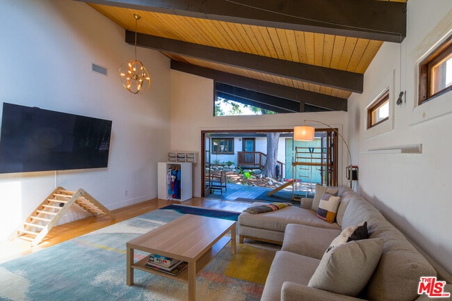 Building Photo - 5122 Hermosa Ave