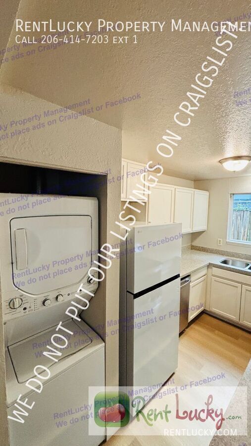 Building Photo - 2824 D Pl SE