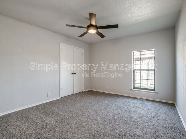 Building Photo - 2320 Yellowstone Dr
