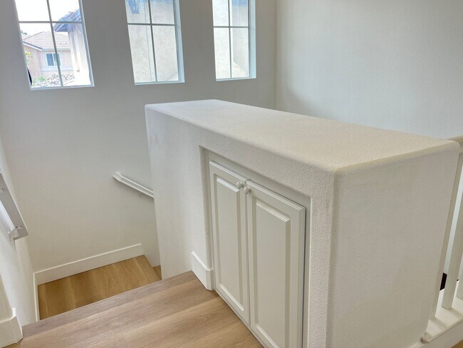 Building Photo - 3 bedroom, 2.5 bath Home for Rent in the Riverwalk