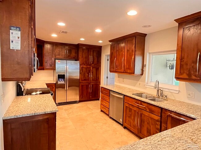 Building Photo - 1054 Edgewater Ln