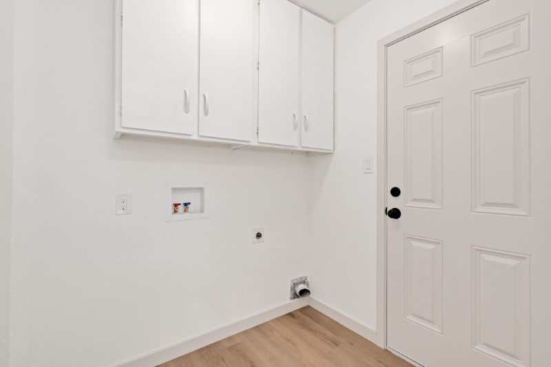 Building Photo - 413 Irish Dr