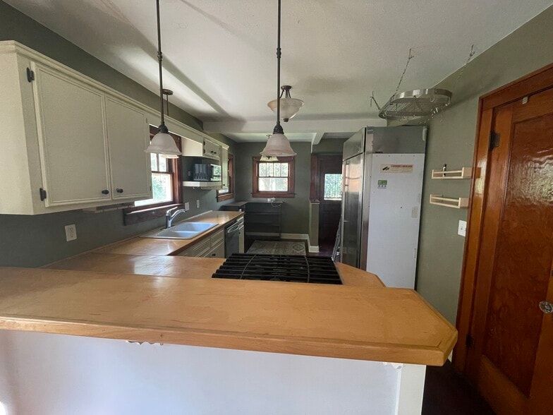 Building Photo - 4528 Terrace St