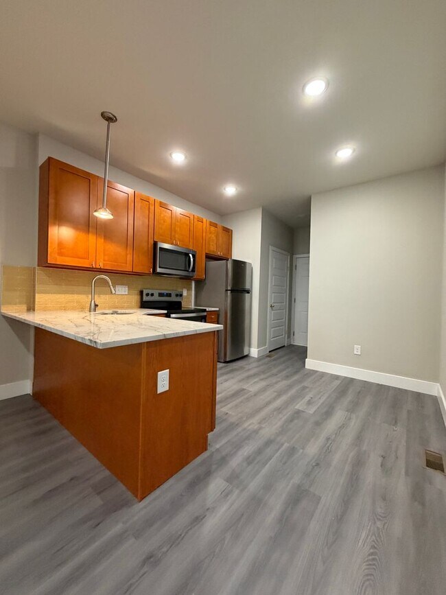 Building Photo - ??? NEWLY RENOVATED 3 BEDROOMS & 2.5 BATH HOUSE LOCATED IN HADDINGTON