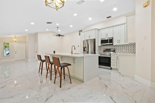 Building Photo - 4498 Dogwood Cir