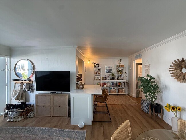 Building Photo - 801 Meridian Ave