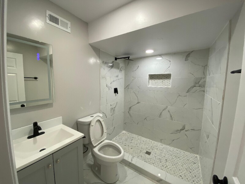 Building Photo - 353 Daleview Dr